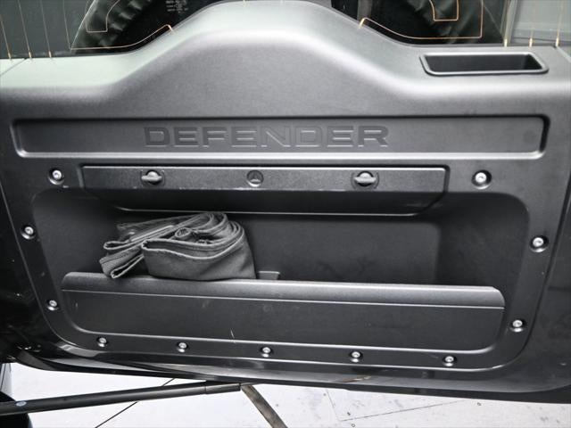 2023 Land Rover Defender 130 X-Dynamic SE