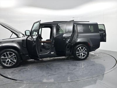 2023 Land Rover Defender 130 X-Dynamic SE