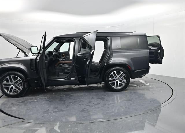 2023 Land Rover Defender 130 X-Dynamic SE
