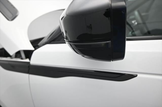2025 Land Rover Range Rover Velar Dynamic SE