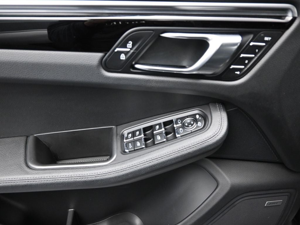 2021 Porsche Macan Base