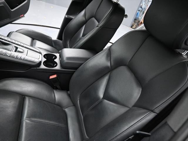 2021 Porsche Macan Base