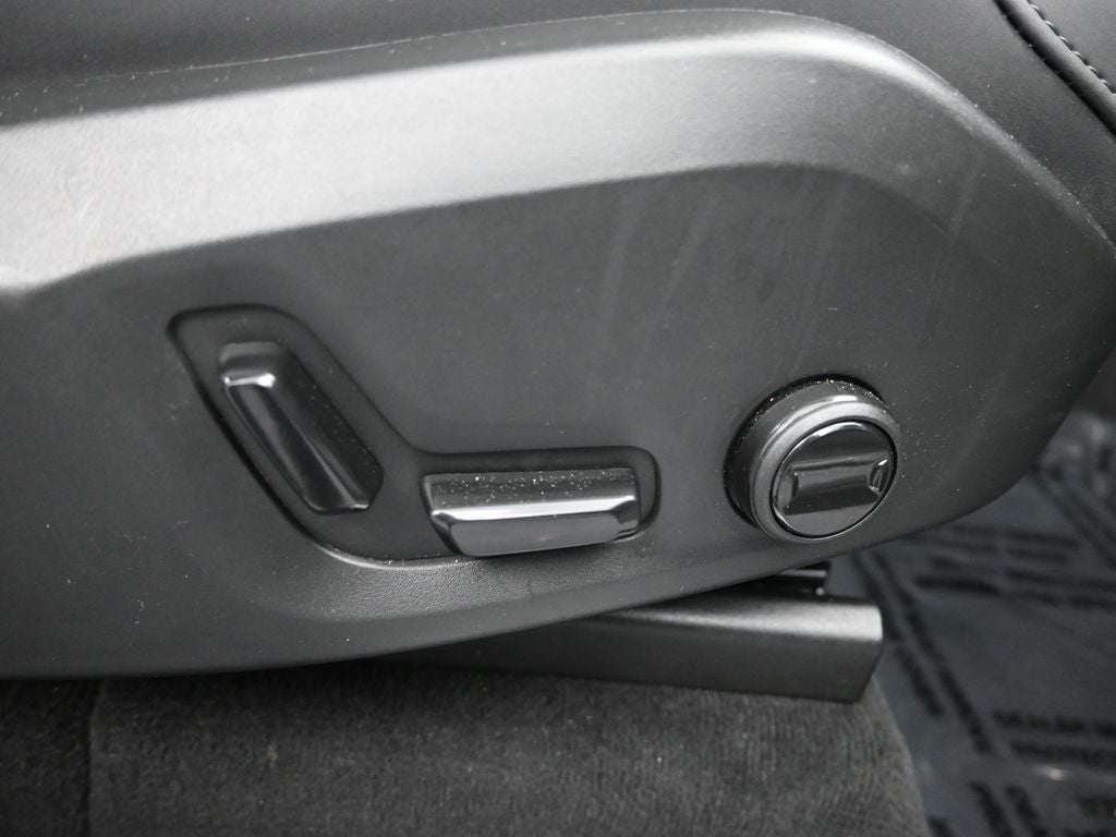 2025 Volvo XC90 B5 Plus 2025.5