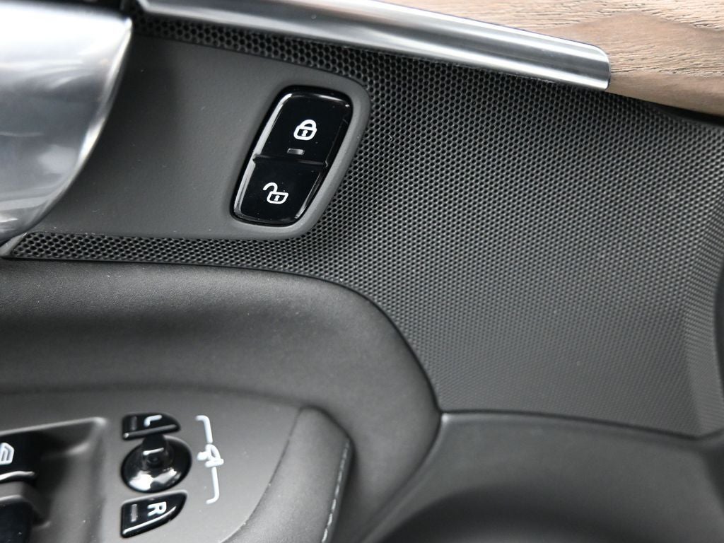 2025 Volvo XC90 B5 Plus 2025.5