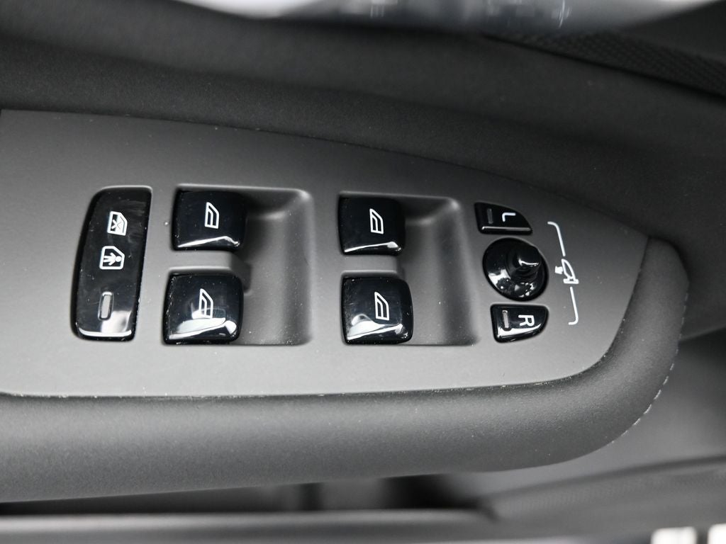 2025 Volvo XC90 B5 Plus 2025.5