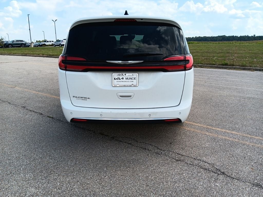 2025 Chrysler Pacifica Select