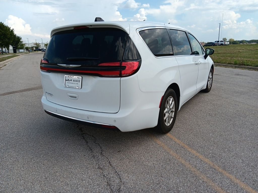 2025 Chrysler Pacifica Select