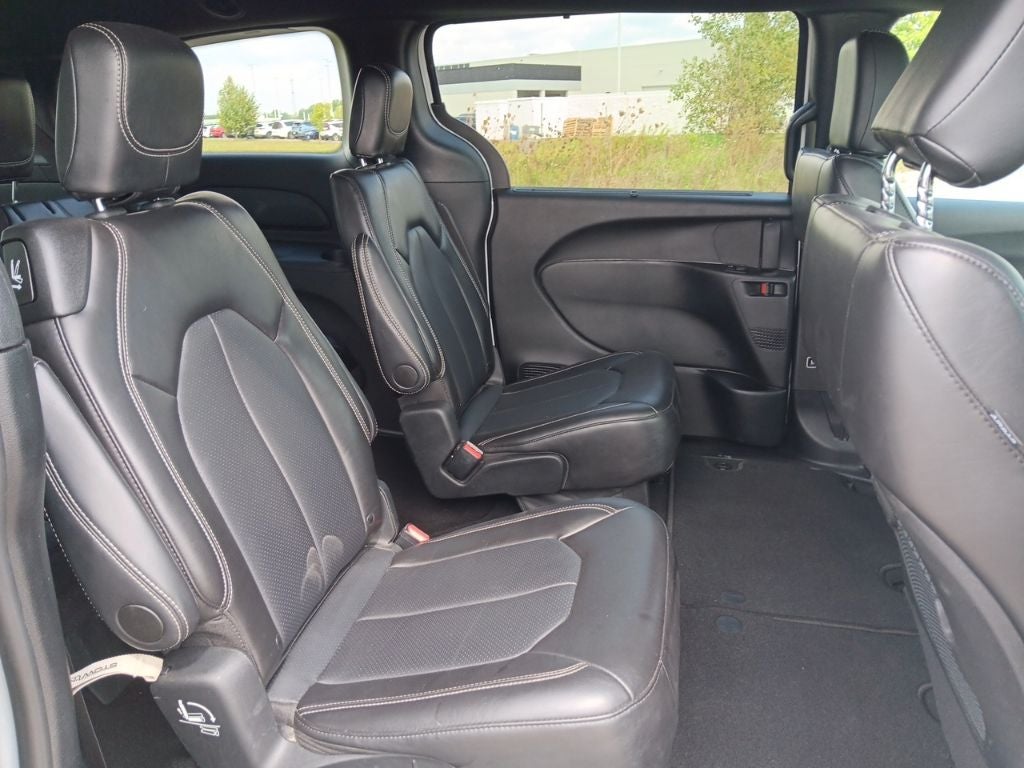 2025 Chrysler Pacifica Select