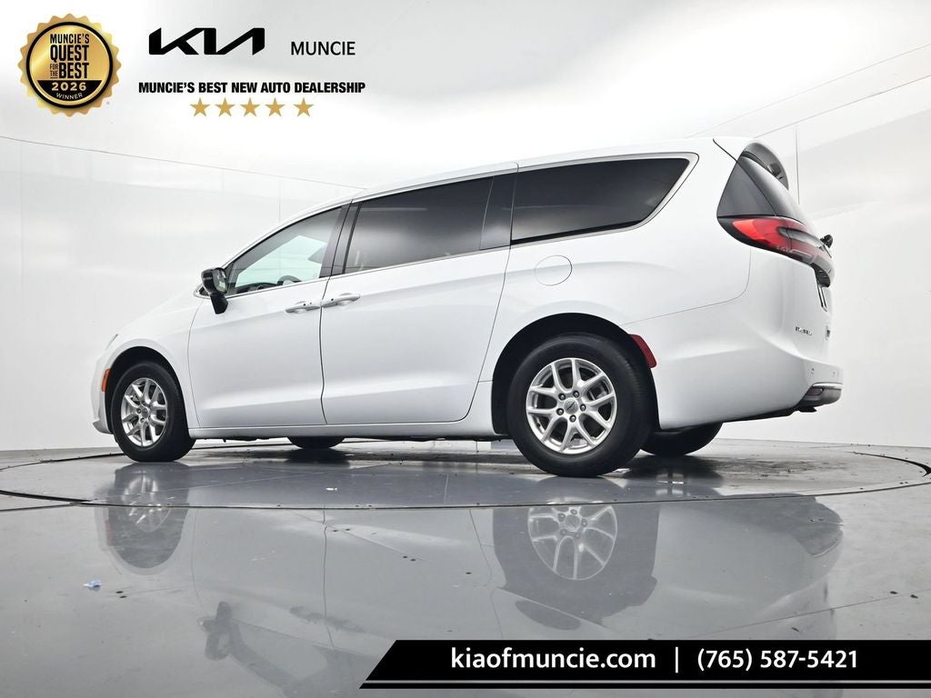 2025 Chrysler Pacifica Select