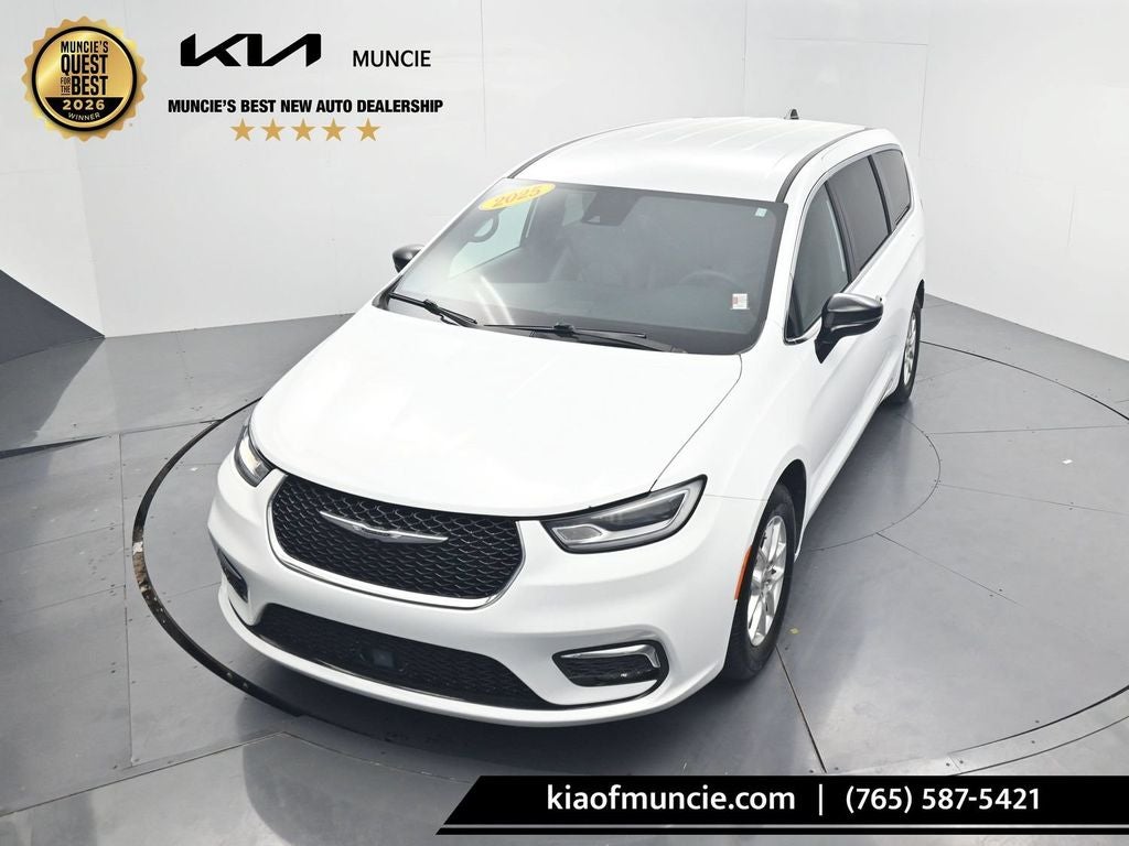 2025 Chrysler Pacifica Select