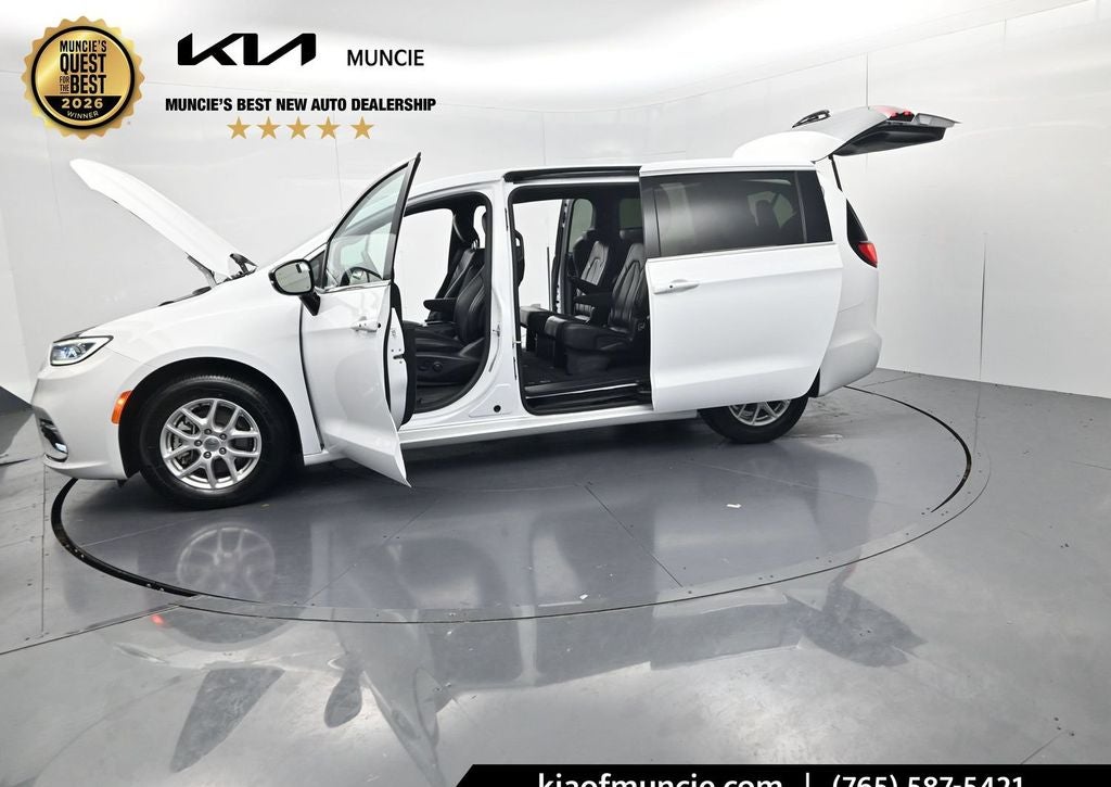 2025 Chrysler Pacifica Select