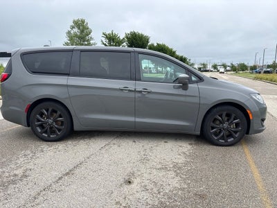 2020 Chrysler Pacifica Touring