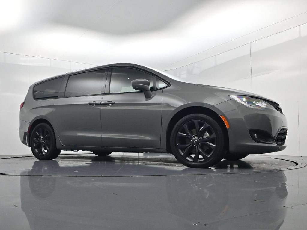 2020 Chrysler Pacifica Touring