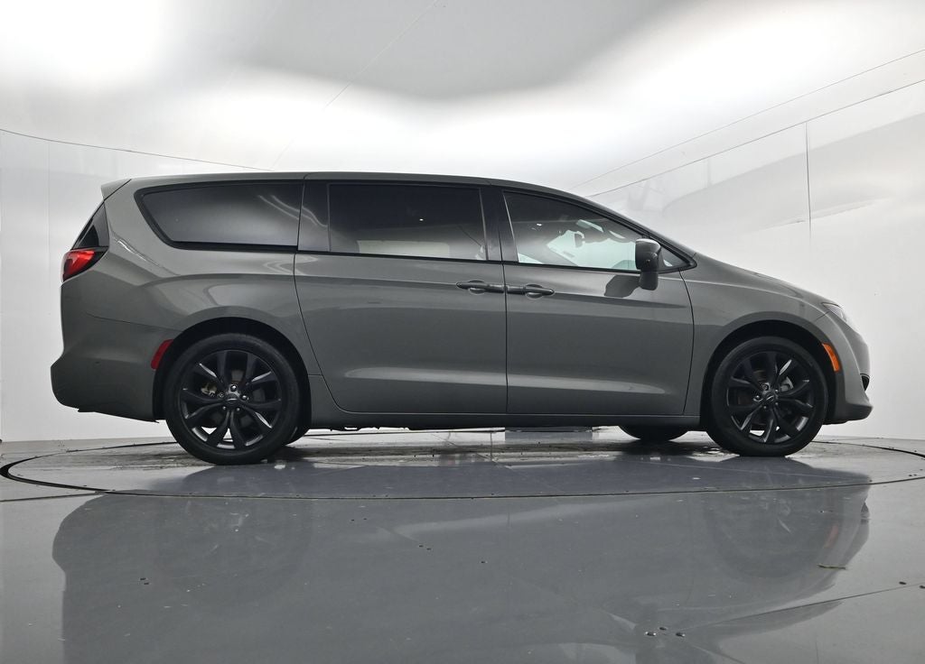 2020 Chrysler Pacifica Touring