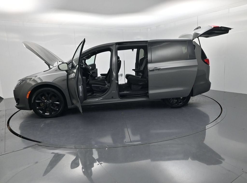 2020 Chrysler Pacifica Touring