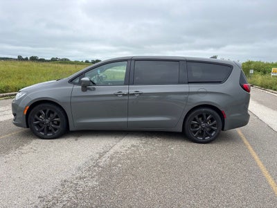2020 Chrysler Pacifica Touring