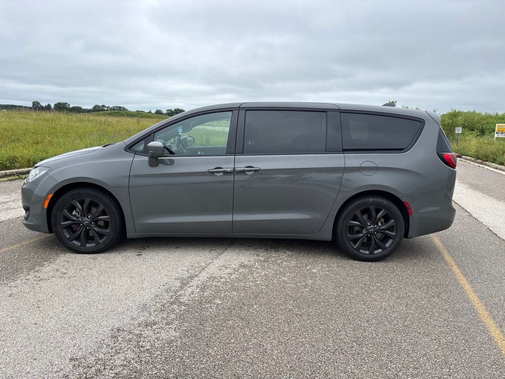 2020 Chrysler Pacifica Touring