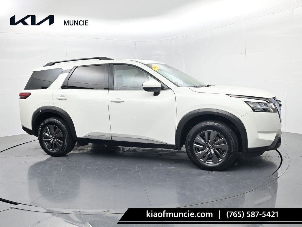 2022 Nissan Pathfinder SV