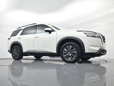 2022 Nissan Pathfinder SV
