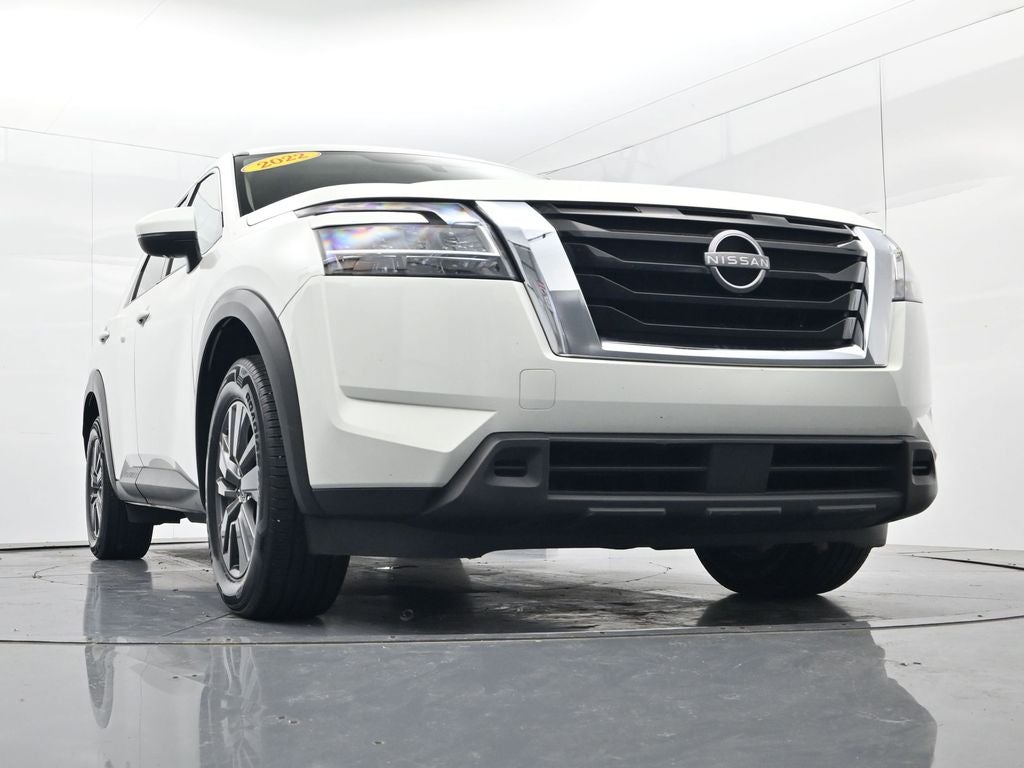 2022 Nissan Pathfinder SV