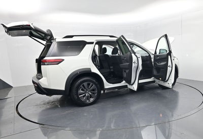 2022 Nissan Pathfinder SV
