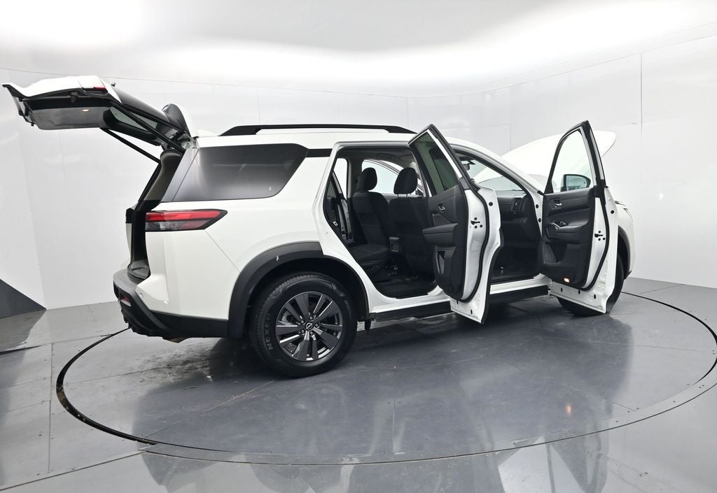 2022 Nissan Pathfinder SV