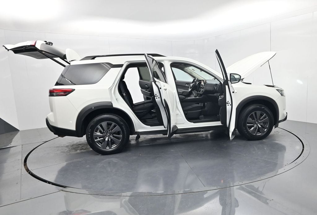 2022 Nissan Pathfinder SV