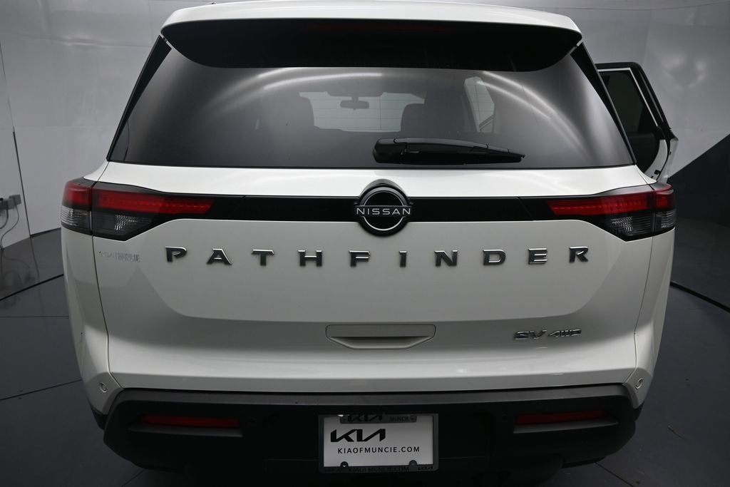 2022 Nissan Pathfinder SV