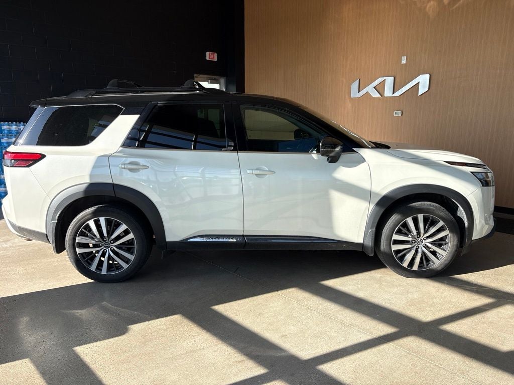 2022 Nissan Pathfinder Platinum