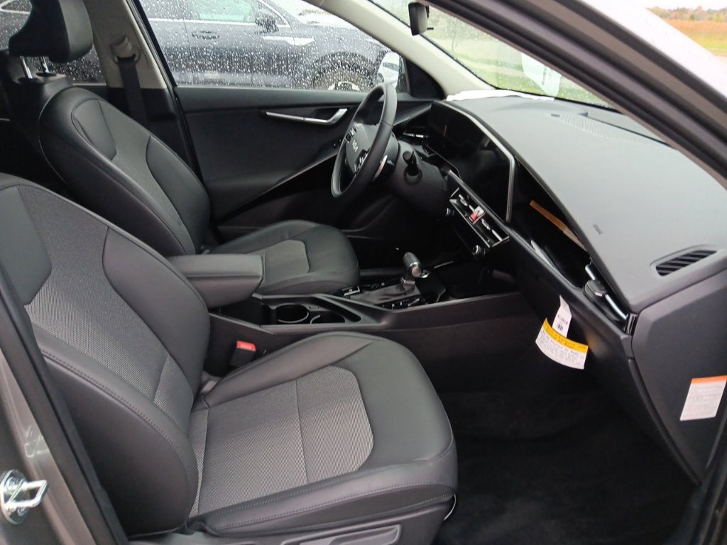 2025 Kia Niro EX